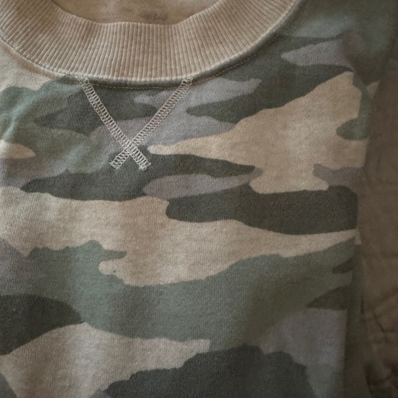 Aerie Oversized Crewneck Camo Sweater size extra small - Picture 3 of 4